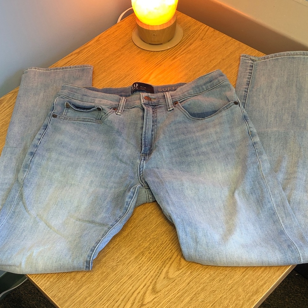 GAP Men's Relaxed Jeans in Light Blue